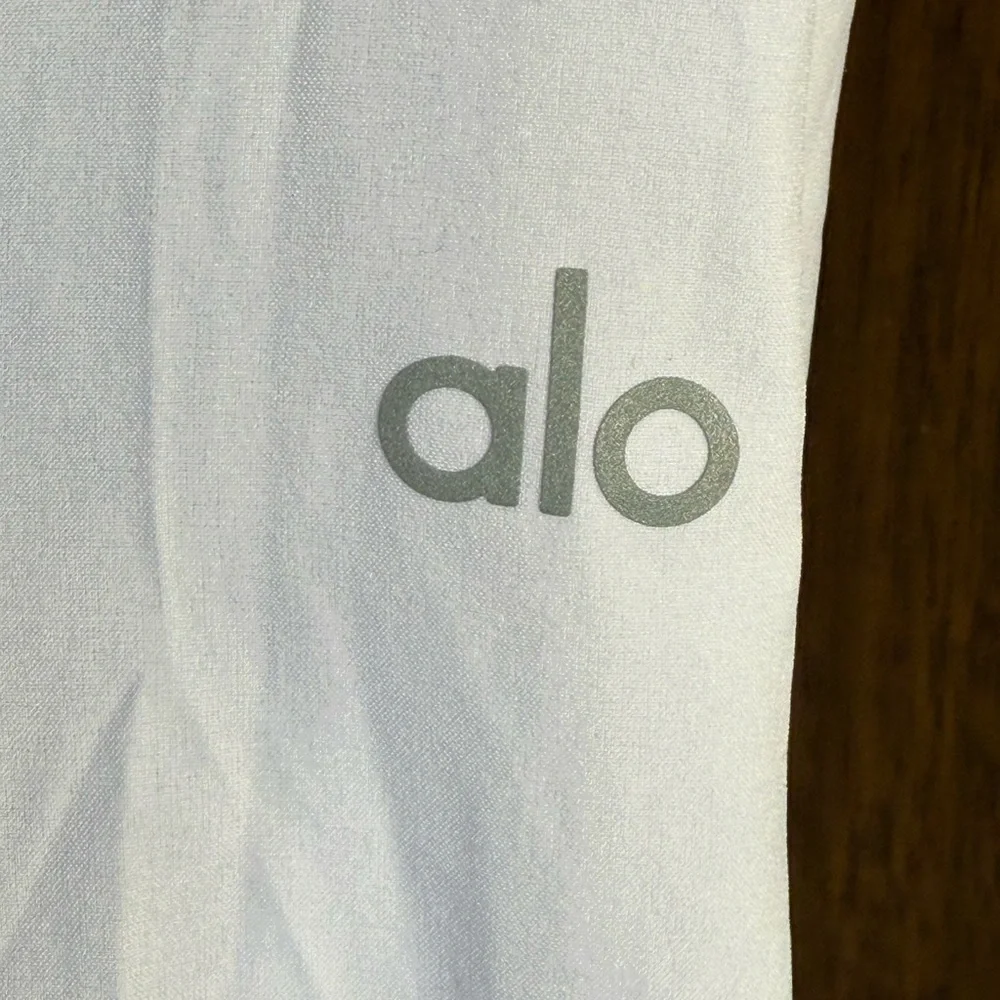 Alo Cropped White Button-Front Women’s Top Size XS